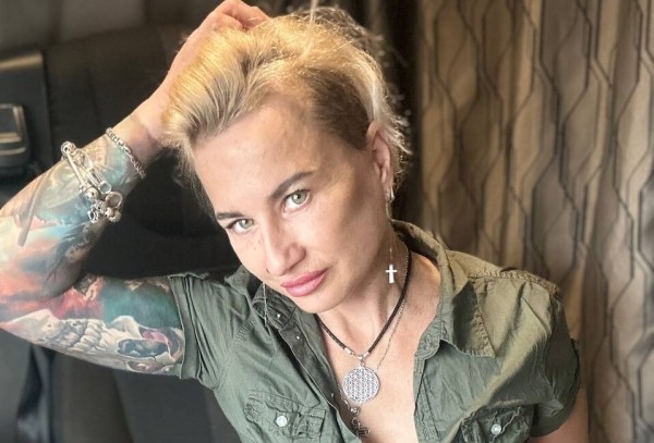 «Вышла из кабины, а у меня — вскрыт прицеп!» Дальнобойщица из Беларуси про грабежи на паркингах в Европе «Вышла из кабины, а у меня — вскрыт прицеп!» Дальнобойщица из Беларуси про грабежи на паркингах в Европе