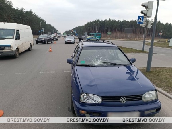 Volkswagen совершил наезд на мать и дочь. Подробности жесткого ДТП в Пинске Volkswagen совершил наезд на мать и дочь. Подробности жесткого ДТП в Пинске
