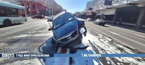 В Минске плохое самочувствие водителя привело к ДТП. Опубликовано видео В Минске плохое самочувствие водителя привело к ДТП. Опубликовано видео