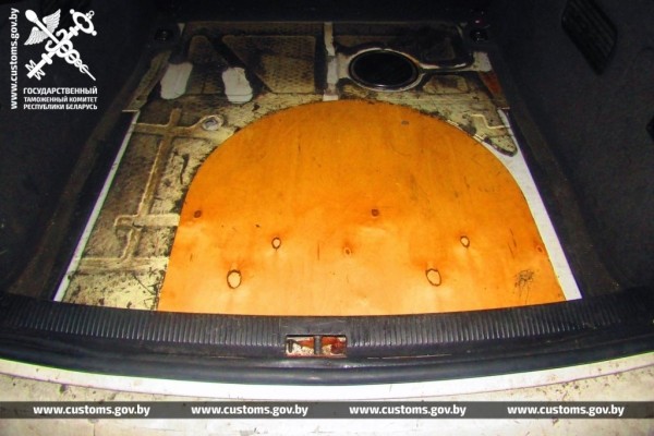 Женщина скрыла от таможенников запчасти на 52 тысячи рублей. Случай на границе в Бресте Женщина скрыла от таможенников запчасти на 52 тысячи рублей. Случай на границе в Бресте