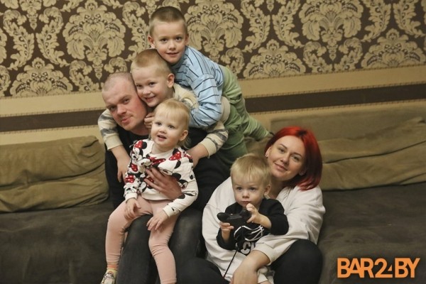 Шли за девочкой, а тут «опять двойня». Как растят две пары двойняшек родители из Барановичей Шли за девочкой, а тут «опять двойня». Как растят две пары двойняшек родители из Барановичей