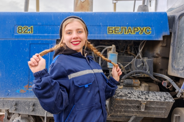 «В мастерской только я, трактор и голуби — романтика!» Интервью с девушкой-трактористкой из Пружан «В мастерской только я, трактор и голуби — романтика!» Интервью с девушкой-трактористкой из Пружан