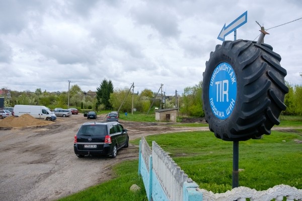 Белорус в агрогородке продаёт шины для грузовиков — прибыльно? Белорус в агрогородке продаёт шины для грузовиков — прибыльно?