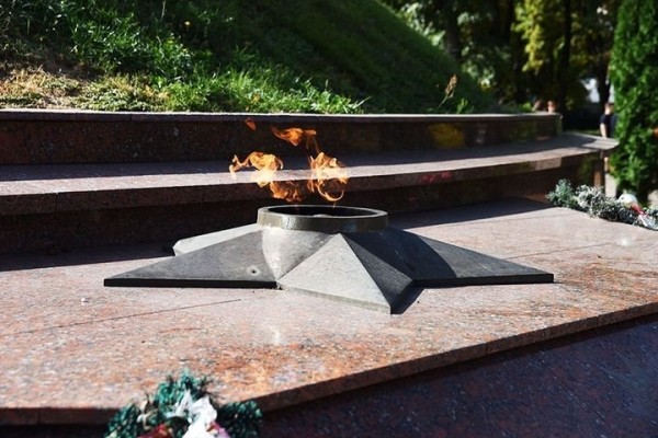 В Гомеле парень погасил Вечный огонь. Это уголовная статья В Гомеле парень погасил Вечный огонь. Это уголовная статья