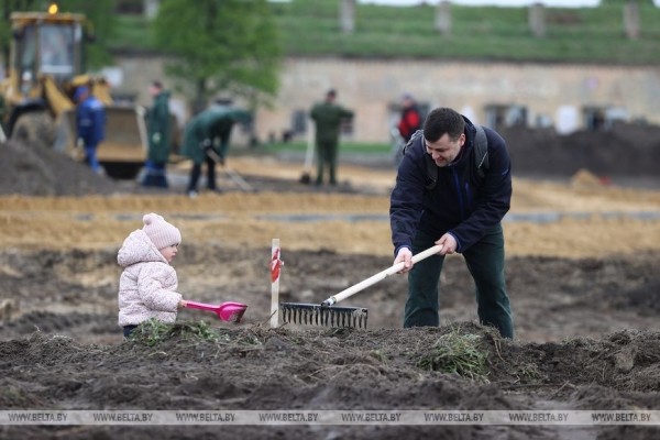 Республиканский субботник проходит в Бресте Республиканский субботник проходит в Бресте