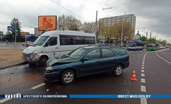 В Бресте маршрутка попала в ДТП. Стали известны подробности В Бресте маршрутка попала в ДТП. Стали известны подробности