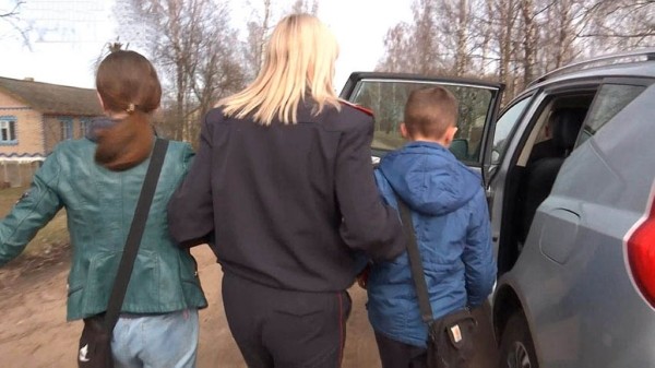 В Могилевской области всю ночь искали подростков. Они прятались в сарае, чтобы вернуться к биологической маме В Могилевской области всю ночь искали подростков. Они прятались в сарае, чтобы вернуться к биологической маме