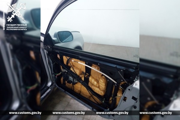 Белорусские таможенники распотрошили AUDI литовца. Что нашли? Белорусские таможенники распотрошили AUDI литовца. Что нашли?