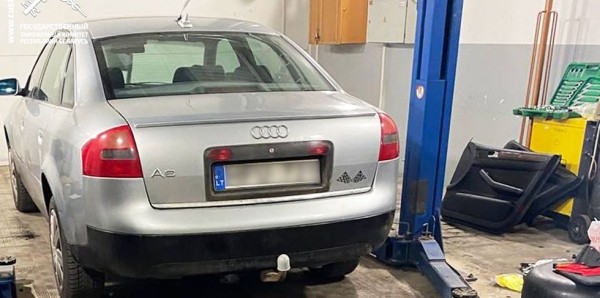 Белорусские таможенники распотрошили AUDI литовца. Что нашли? Белорусские таможенники распотрошили AUDI литовца. Что нашли?