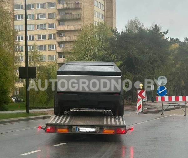 В Беларусь массово въезжают Tesla Cybertruck В Беларусь массово въезжают Tesla Cybertruck