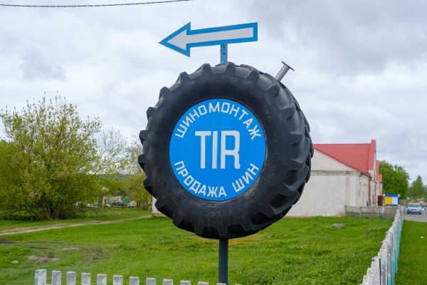 Белорус в агрогородке продаёт шины для грузовиков — прибыльно? Белорус в агрогородке продаёт шины для грузовиков — прибыльно?