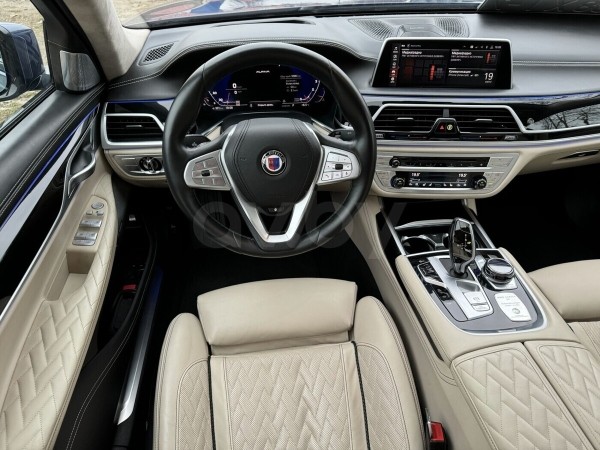 330 км/ч. В Беларуси на продажу выставили эксклюзивный седан BMW. Почём? 330 км/ч. В Беларуси на продажу выставили эксклюзивный седан BMW. Почём?