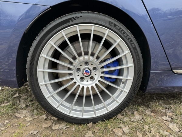330 км/ч. В Беларуси на продажу выставили эксклюзивный седан BMW. Почём? 330 км/ч. В Беларуси на продажу выставили эксклюзивный седан BMW. Почём?