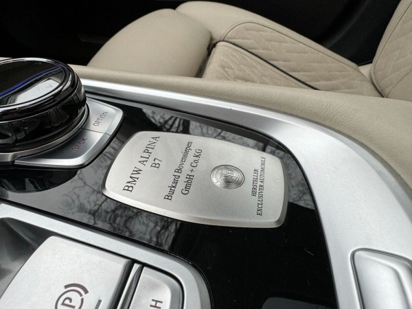 330 км/ч. В Беларуси на продажу выставили эксклюзивный седан BMW. Почём? 330 км/ч. В Беларуси на продажу выставили эксклюзивный седан BMW. Почём?