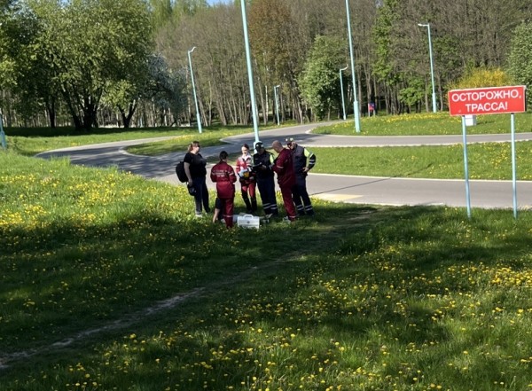 Необычное ДТП в Минске. Мужчина на электровелосипеде врезался в ограждение и вылетел с моста Необычное ДТП в Минске. Мужчина на электровелосипеде врезался в ограждение и вылетел с моста
