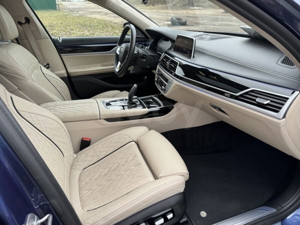 330 км/ч. В Беларуси на продажу выставили эксклюзивный седан BMW. Почём? 330 км/ч. В Беларуси на продажу выставили эксклюзивный седан BMW. Почём?