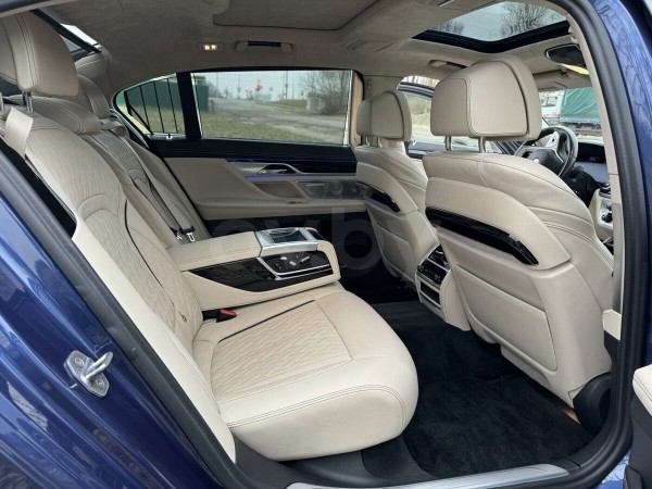 330 км/ч. В Беларуси на продажу выставили эксклюзивный седан BMW. Почём? 330 км/ч. В Беларуси на продажу выставили эксклюзивный седан BMW. Почём?