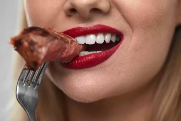 Стоматолог перечислил самые опасные продукты для зубов Стоматолог перечислил самые опасные продукты для зубов