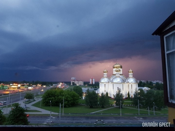 В Бресте и области объявлен оранжевый уровень из-за сильного ветра В Бресте и области объявлен оранжевый уровень из-за сильного ветра
