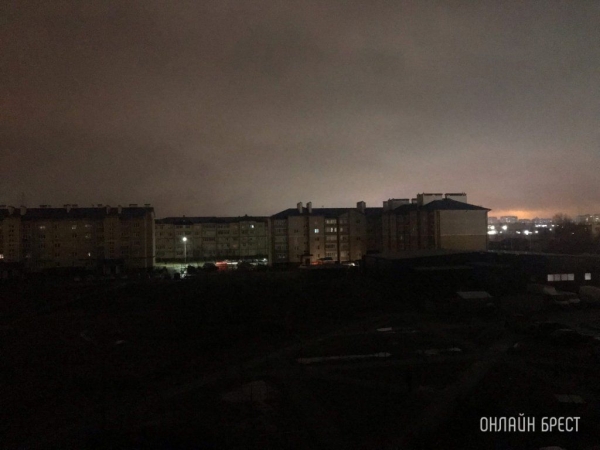 Читатель: У вас тоже сегодня пропадал свет?
             
                Читатель: У вас тоже сегодня пропадал свет?