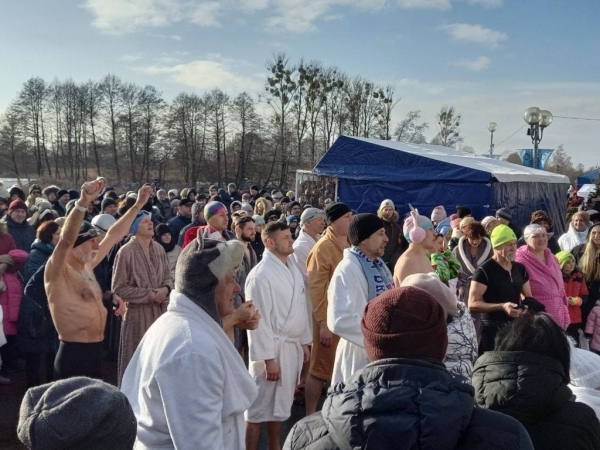 Заплыв моржей на Набережной Бреста. Посмотрите видео Заплыв моржей на Набережной Бреста. Посмотрите видео