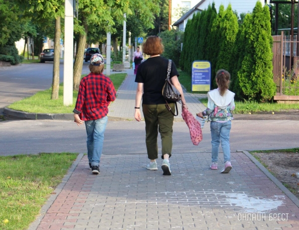 Можно ли работать в отпуске по уходу за ребенком и на какие пособия стоит рассчитывать – все про выплаты в декрете Можно ли работать в отпуске по уходу за ребенком и на какие пособия стоит рассчитывать – все про выплаты в декрете