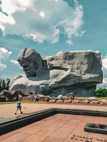 Читатель: Прогулялся по Брестской крепости и сделал немного красивых фотографий
             
                Читатель: Прогулялся по Брестской крепости и сделал немного красивых фотографий