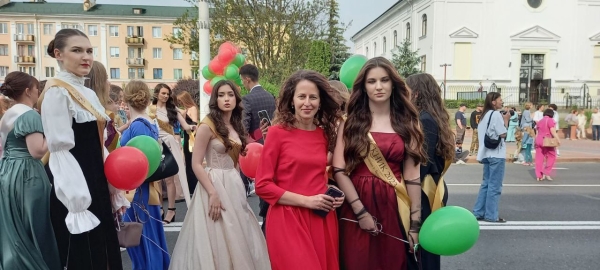 Праздник для выпускников «Алые паруса» прошел в Бресте Праздник для выпускников «Алые паруса» прошел в Бресте