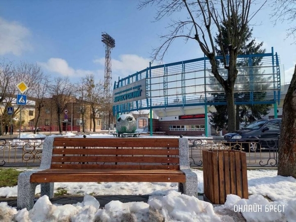 Новые скамейки появились на улице Гоголя в Бресте Новые скамейки появились на улице Гоголя в Бресте
