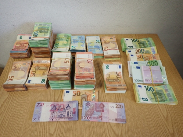 В Германии в машине из Беларуси нашли 269 тысяч евро В Германии в машине из Беларуси нашли 269 тысяч евро