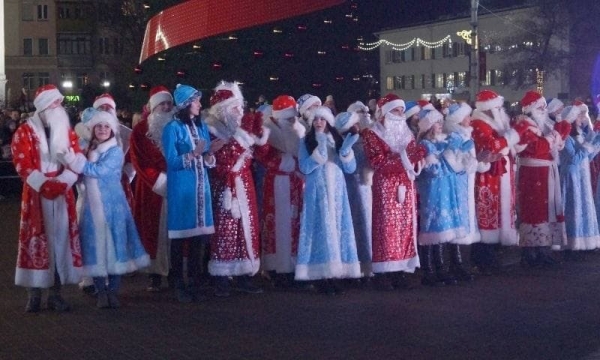 Парад Дедов Морозов и Снегурочек состоится в Бресте Парад Дедов Морозов и Снегурочек состоится в Бресте