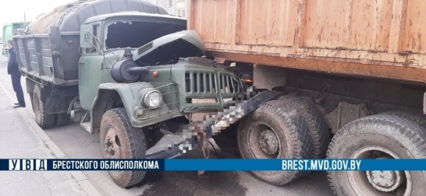 ДТП с двумя грузовыми автомобилями в городе Ивацевичи ДТП с двумя грузовыми автомобилями в городе Ивацевичи